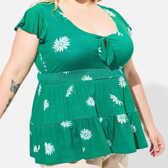 torrid Tops - NWT Torrid Green Super Soft Tie Front Keyhole Babydoll Top in Size 2